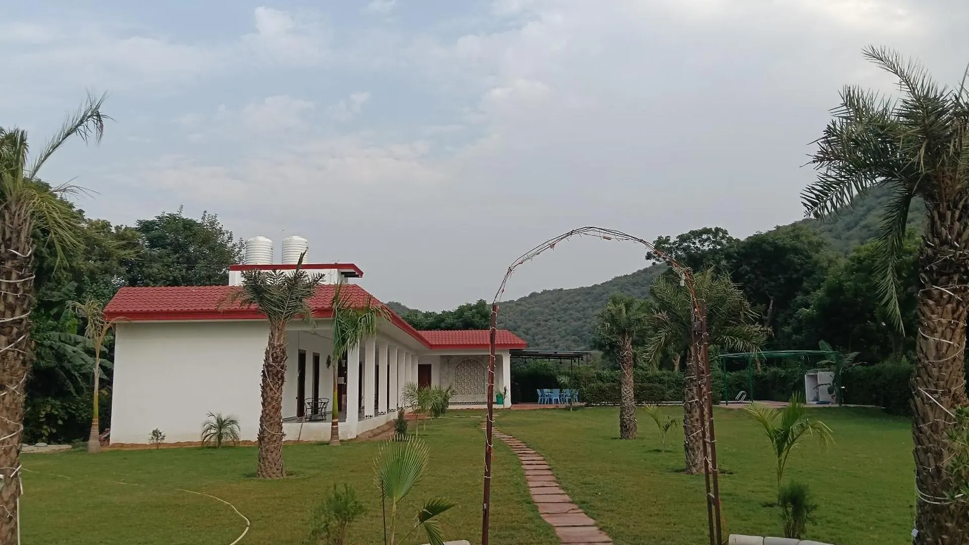 The Hilltop Heaven Hotel Gurgaon Resort